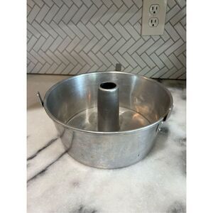 Vintage Wear-Ever Aluminum 2 Piece Angel Food Cake Pan 9”X3.5”